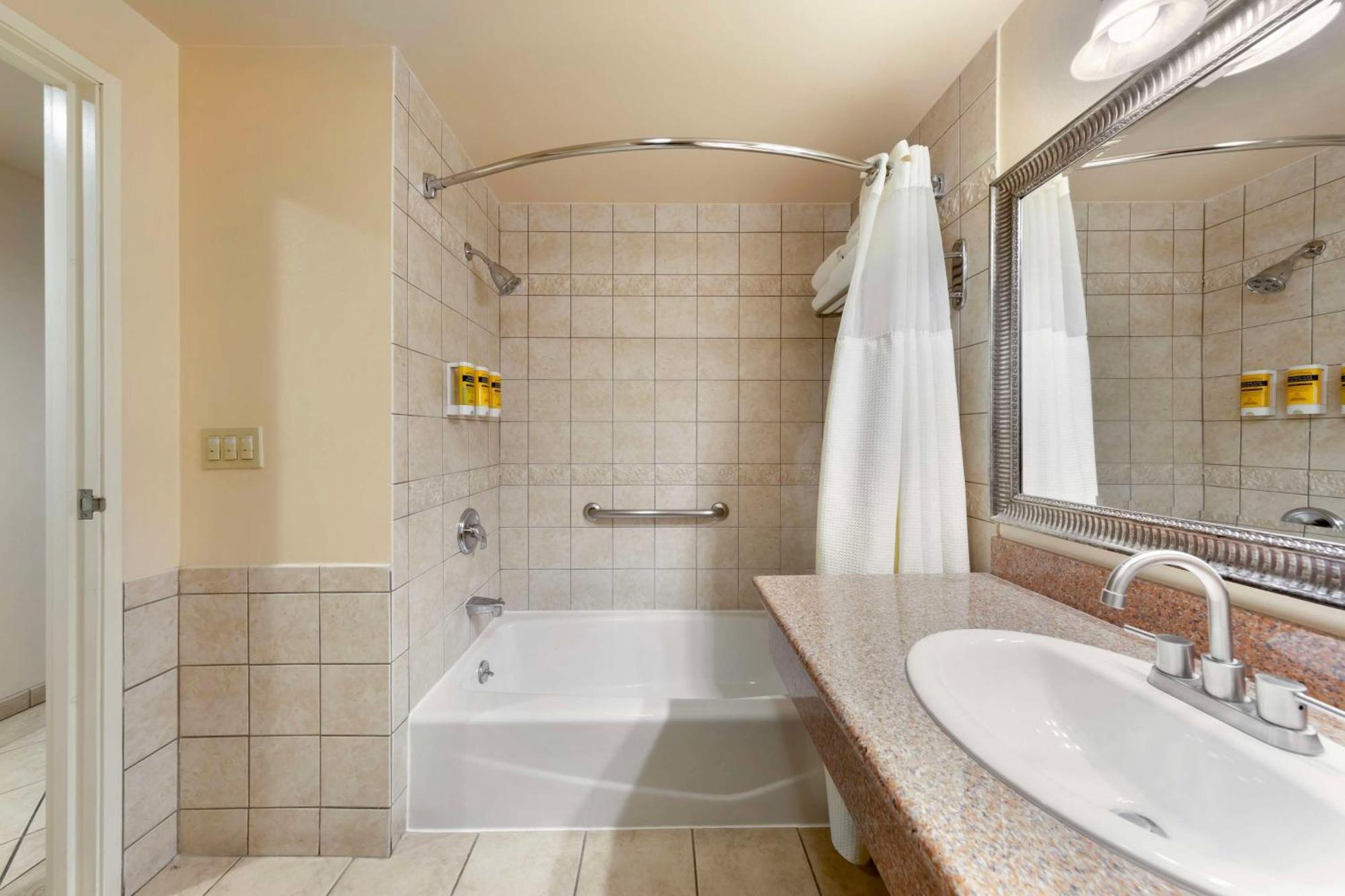 Best Western Plus Country Park Hotel Техачапи Екстериор снимка