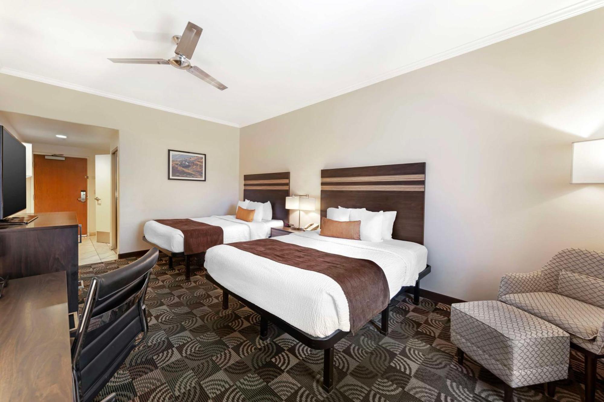 Best Western Plus Country Park Hotel Техачапи Екстериор снимка