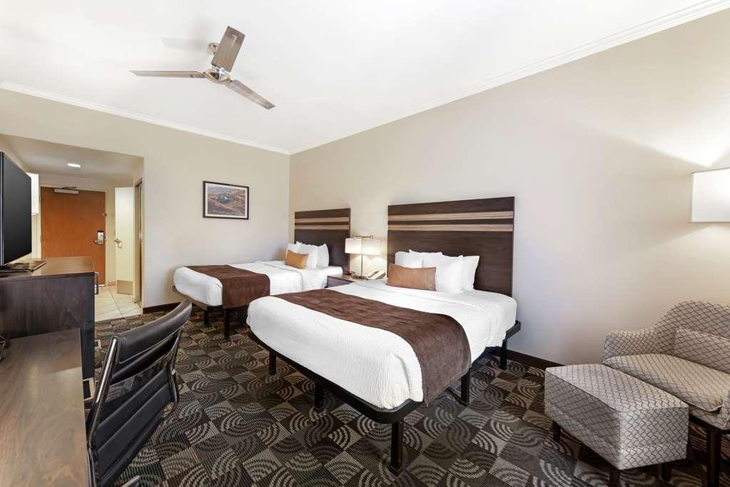 Best Western Plus Country Park Hotel Техачапи Стая снимка
