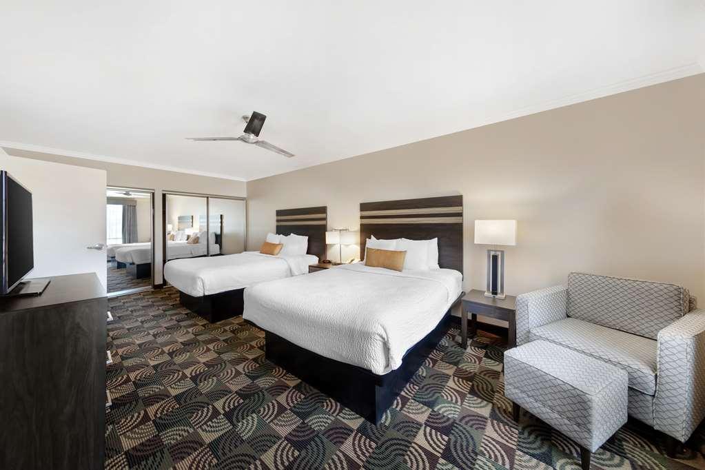 Best Western Plus Country Park Hotel Техачапи Стая снимка