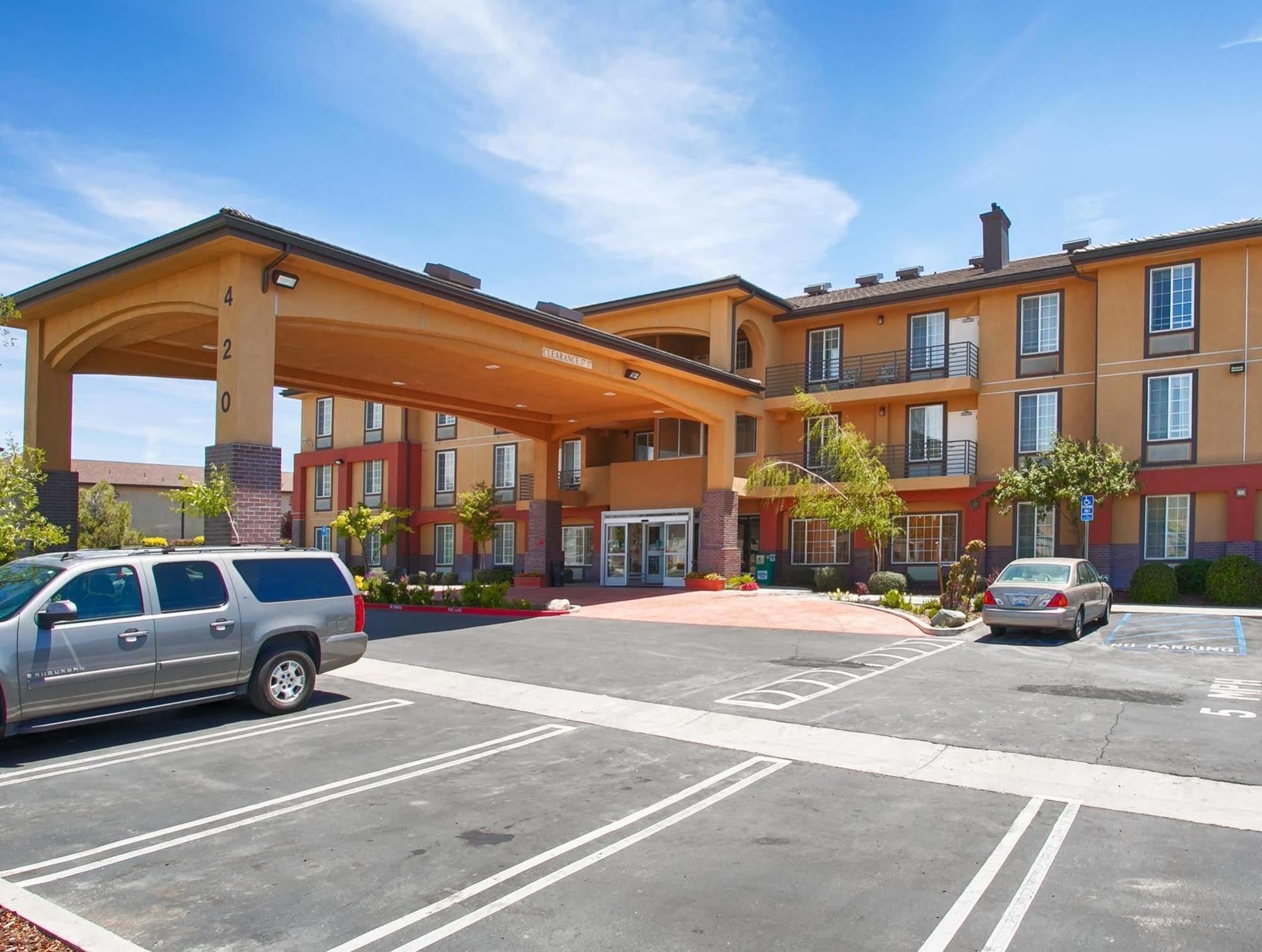 Best Western Plus Country Park Hotel Техачапи Екстериор снимка